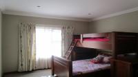 Bed Room 1 - 15 square meters of property in Rua Vista