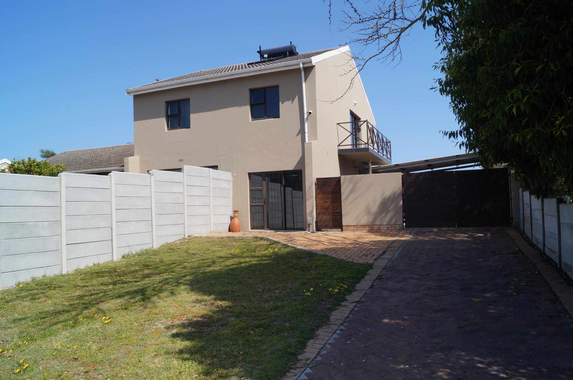 Front View of property in Duynefontein