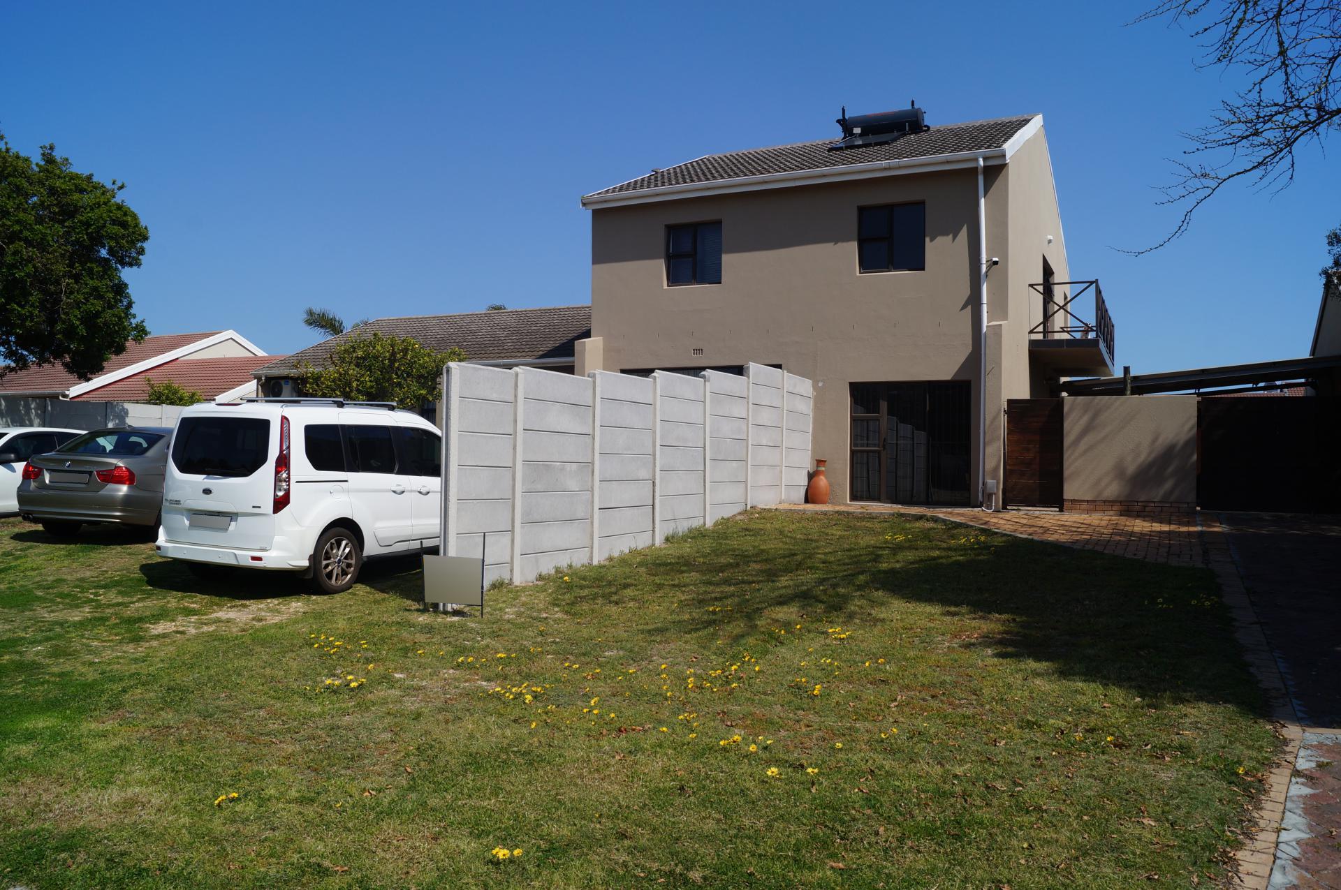 Front View of property in Duynefontein