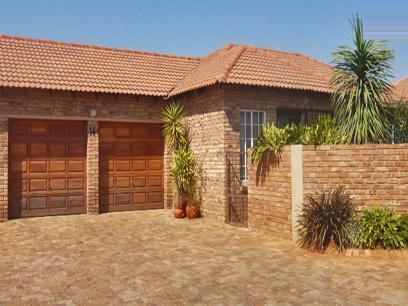 3 Bedroom Simplex for Sale For Sale in Ruimsig - Private Sale - MR30263