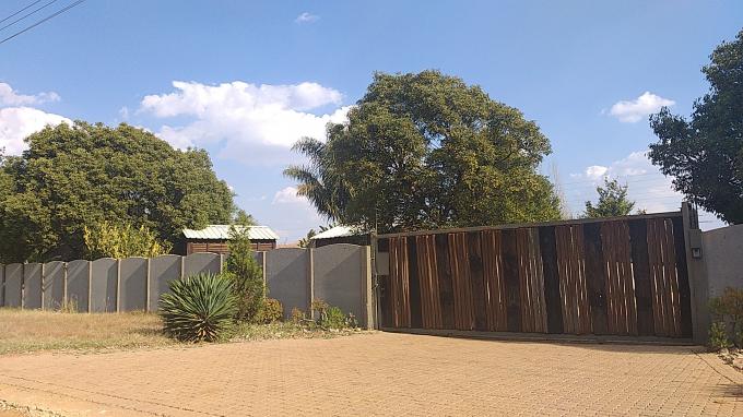 4 Bedroom House for Sale and to Rent For Sale in Benoni - Home Sell - MR302917