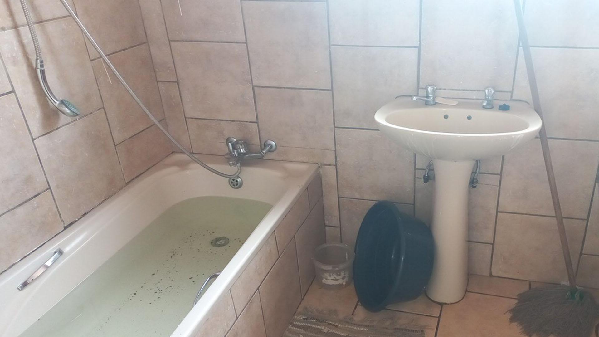 Bathroom 1 of property in Makhado (Louis Trichard)