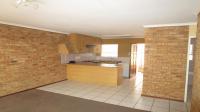 Lounges - 18 square meters of property in Noordheuwel