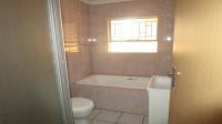 Bathroom 1 - 6 square meters of property in Noordheuwel