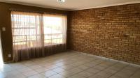 Lounges - 18 square meters of property in Noordheuwel