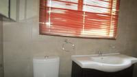 Main Bathroom - 4 square meters of property in Reyno Ridge
