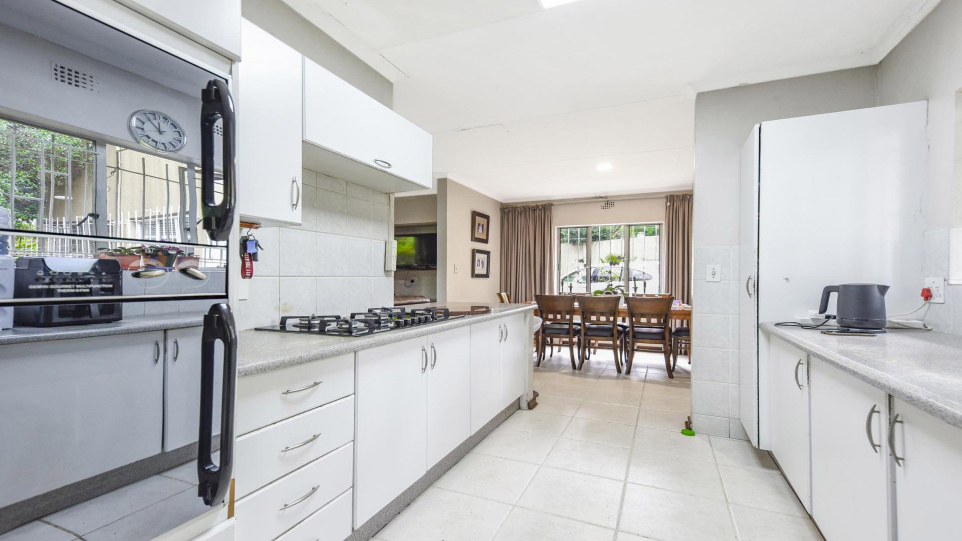 Kitchen - 11 square meters of property in Witkoppen