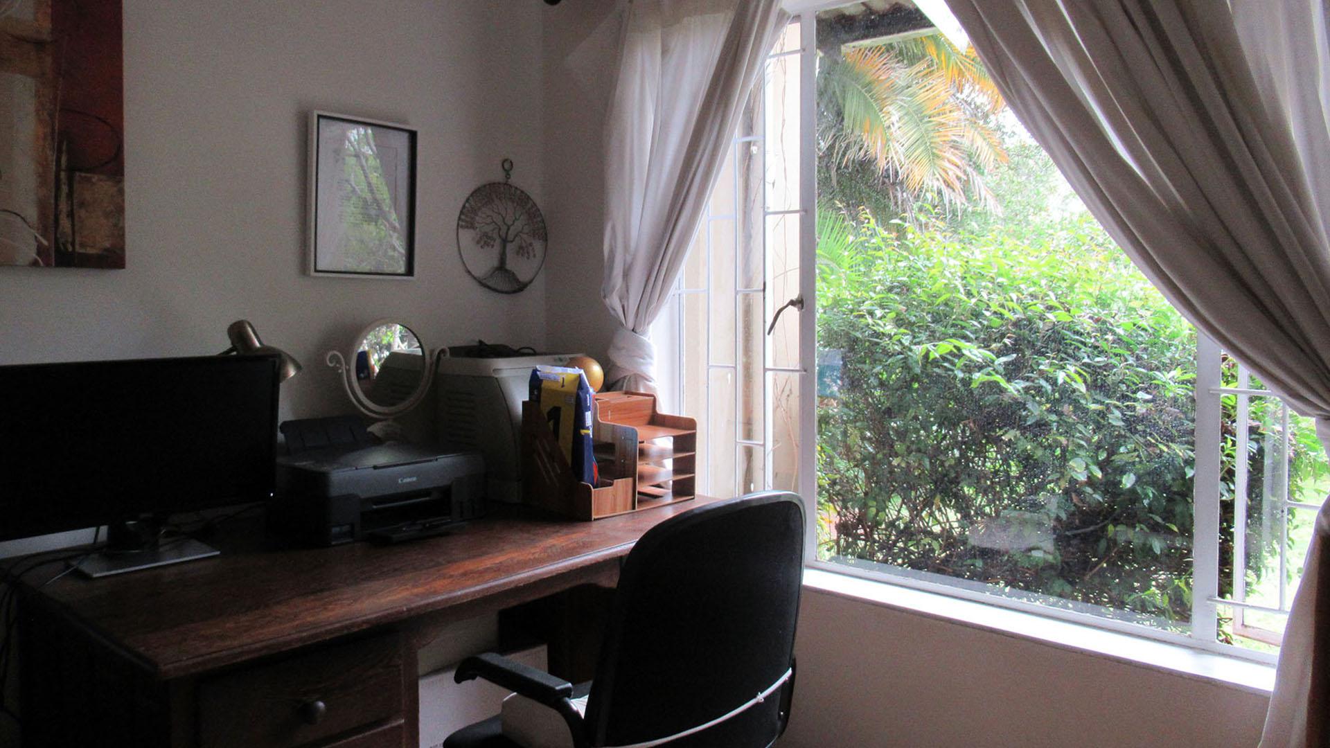 Bed Room 3 - 12 square meters of property in Witkoppen