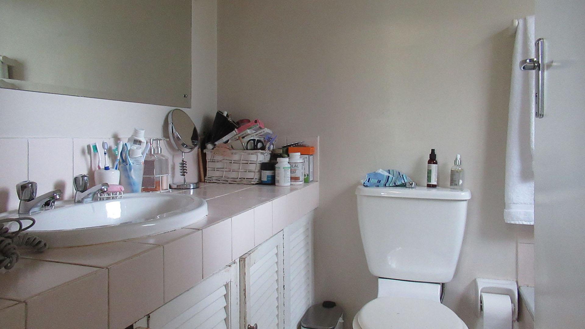 Main Bathroom - 5 square meters of property in Witkoppen