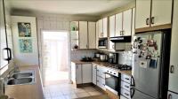 Kitchen - 19 square meters of property in Beacon Bay