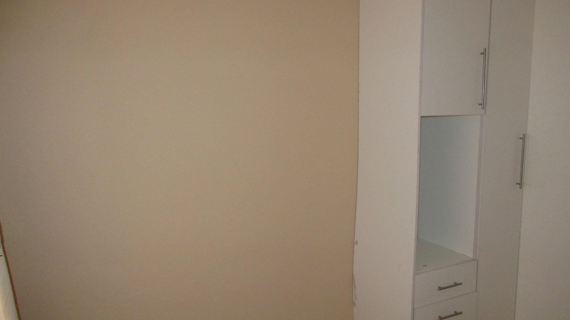 Bed Room 1 - 11 square meters of property in Jeppestown