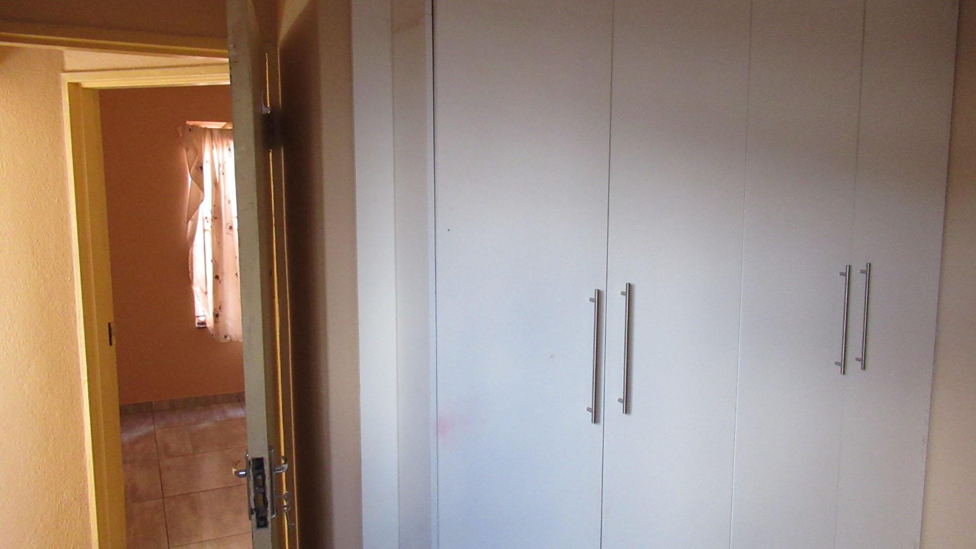 Bed Room 2 - 11 square meters of property in Jeppestown