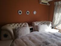 Main Bedroom - 29 square meters of property in Melodie