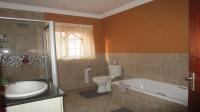 Bathroom 1 - 10 square meters of property in Melodie