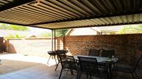 Patio - 28 square meters of property in Waterval East
