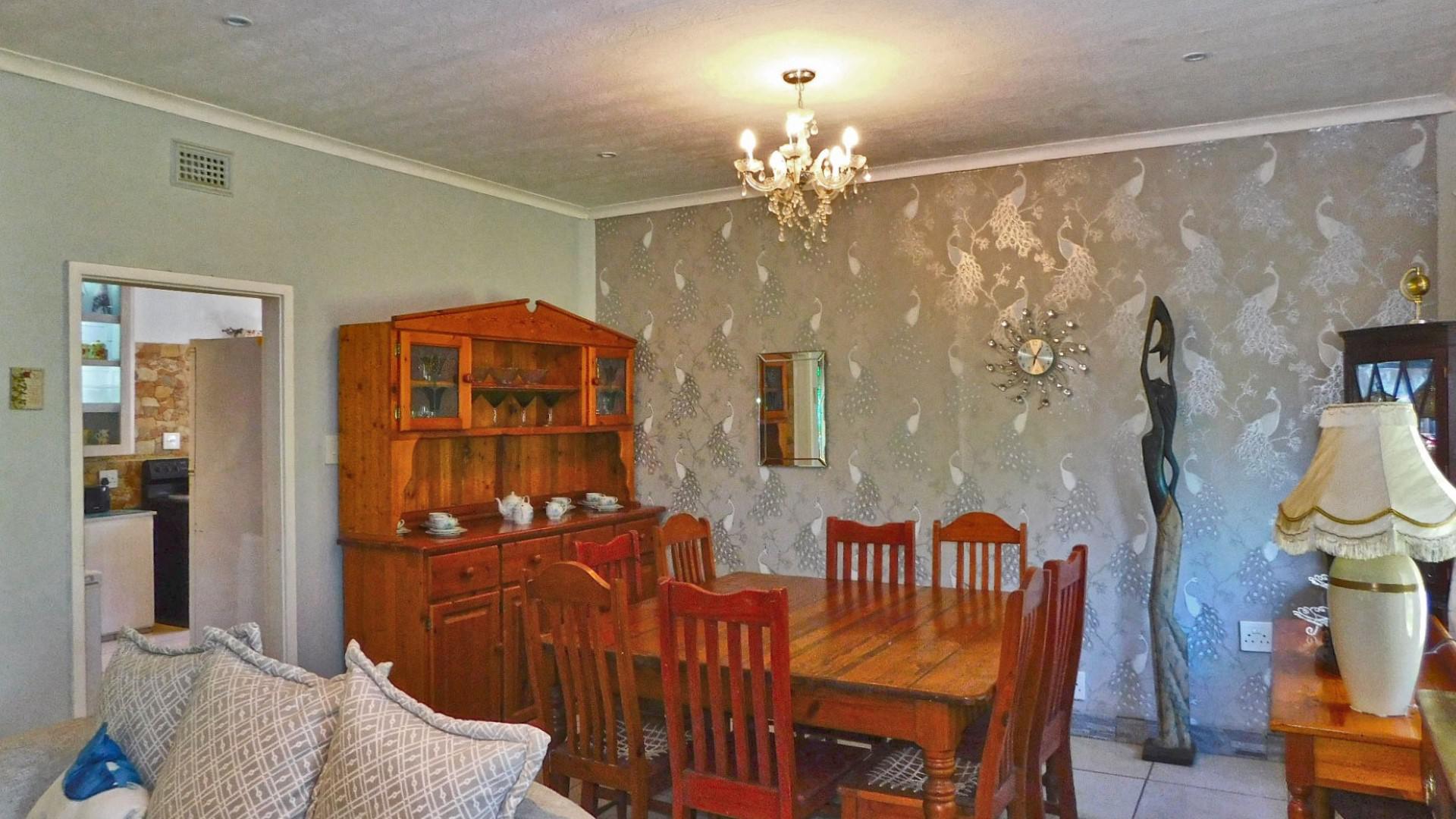 Dining Room - 16 square meters of property in Umtentweni