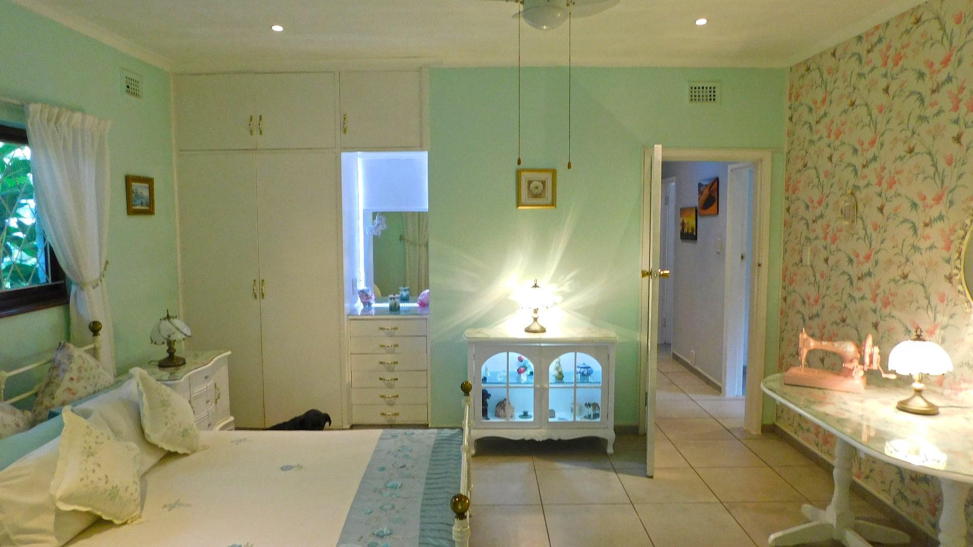 Bed Room 2 - 22 square meters of property in Umtentweni