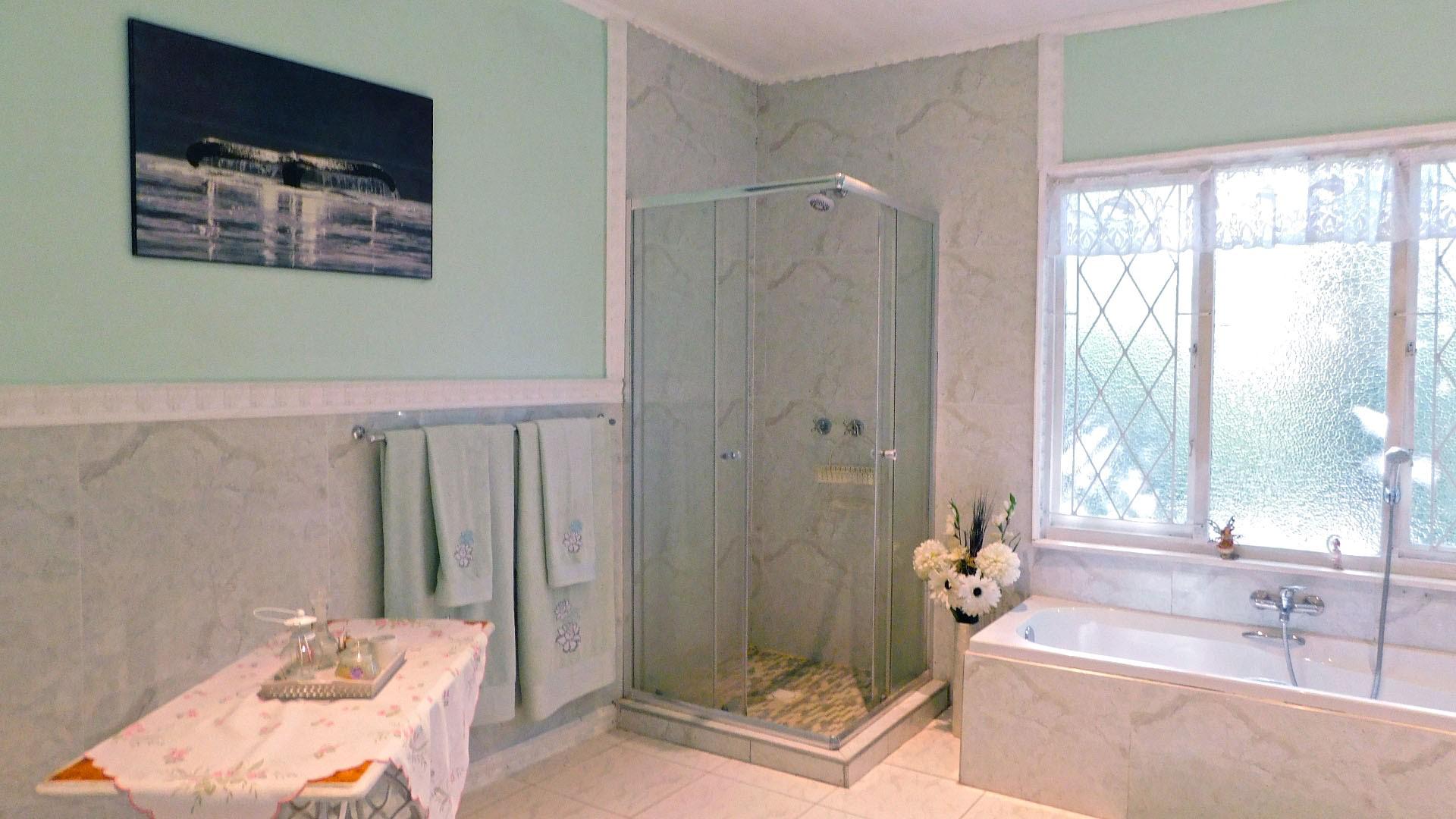 Bathroom 1 - 19 square meters of property in Umtentweni