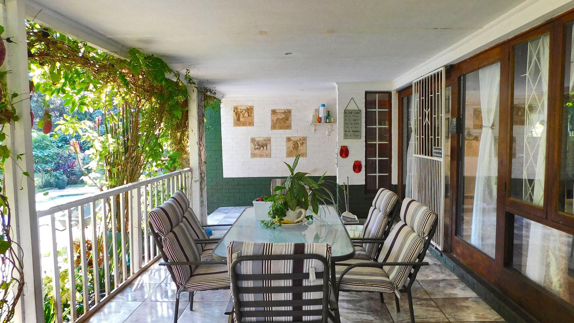 Patio - 34 square meters of property in Umtentweni