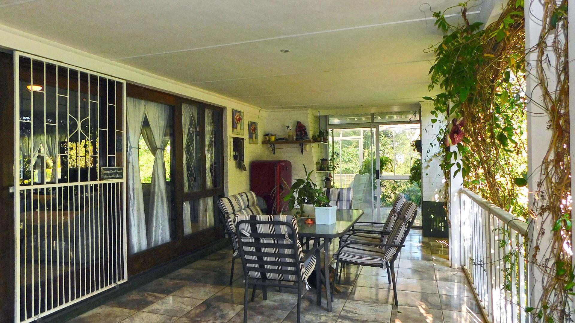 Patio - 34 square meters of property in Umtentweni