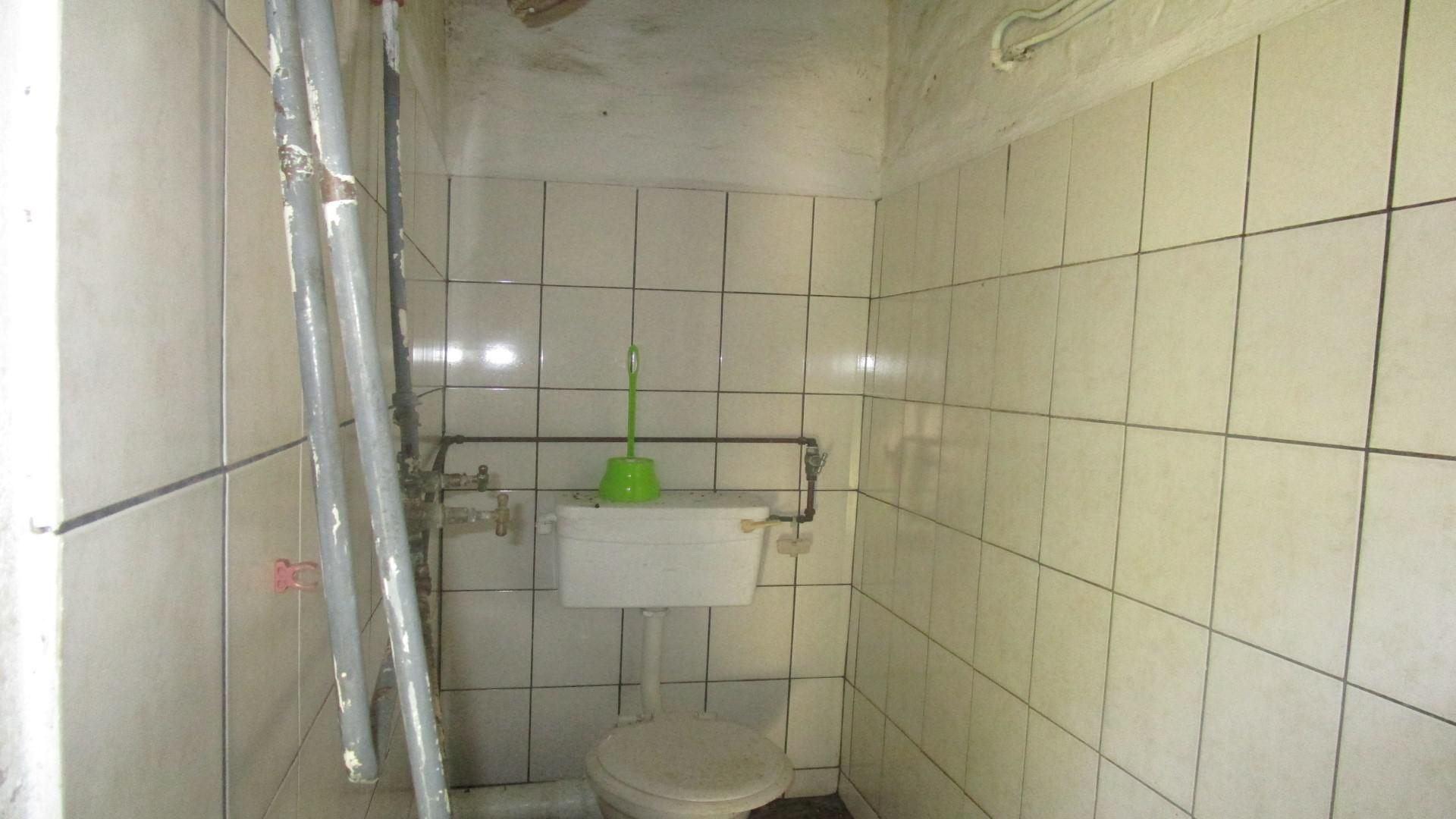 Staff Room - 9 square meters of property in Umtentweni