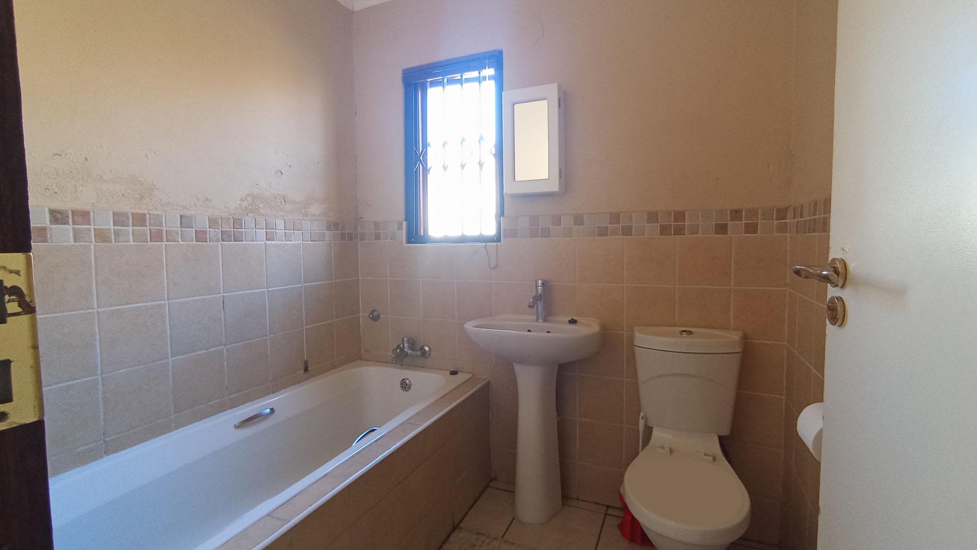Bathroom 1 - 5 square meters of property in The Reeds