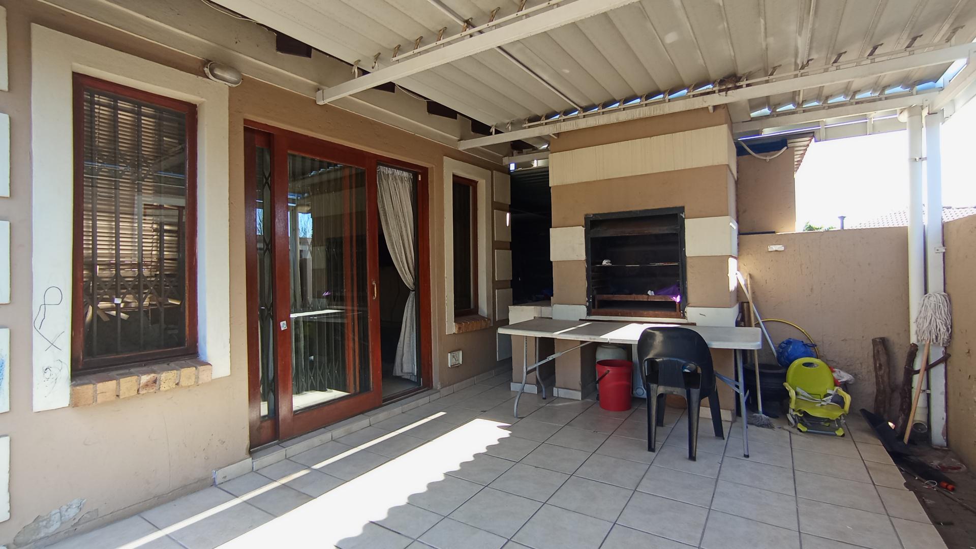 Patio - 17 square meters of property in The Reeds