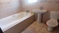 Bathroom 1 of property in The Reeds