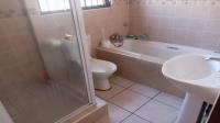 Bathroom 2 of property in The Reeds