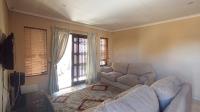 Lounges - 19 square meters of property in The Reeds