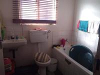 Bathroom 1 - 4 square meters of property in Kocksoord