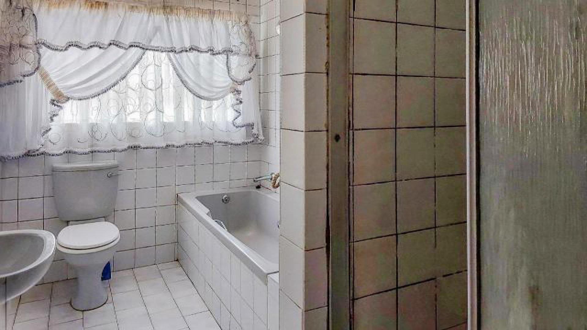 Bathroom 2 of property in Mooinooi