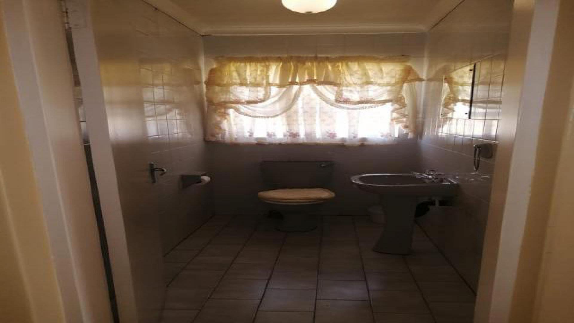 Bathroom 3+ of property in Mooinooi