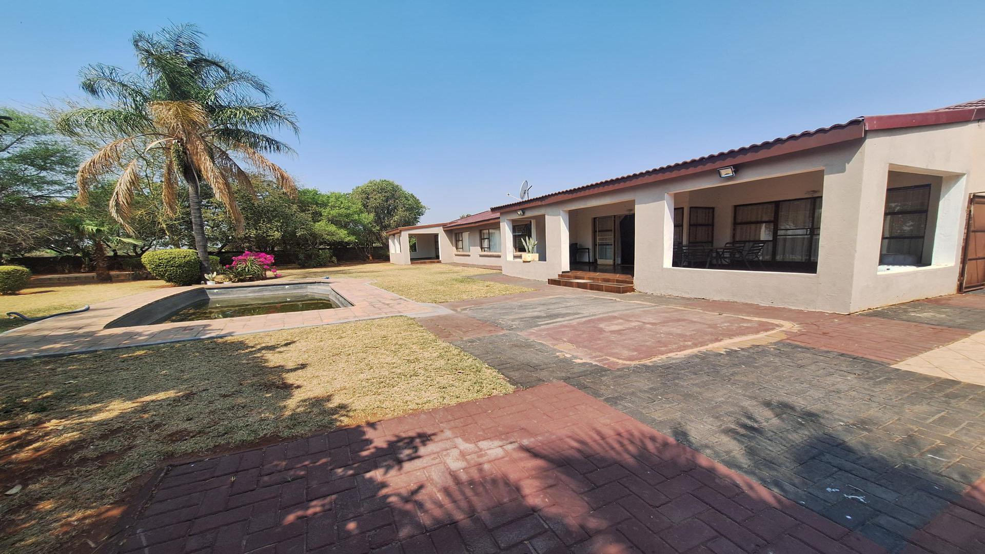 Backyard of property in Mooinooi