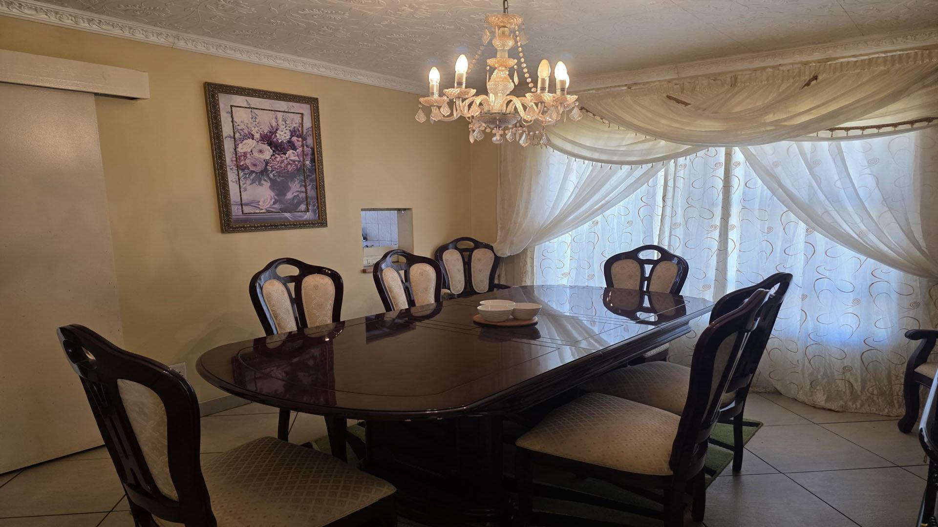 Dining Room of property in Mooinooi