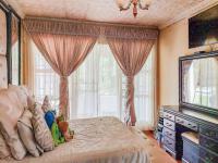 Main Bedroom of property in Mooinooi