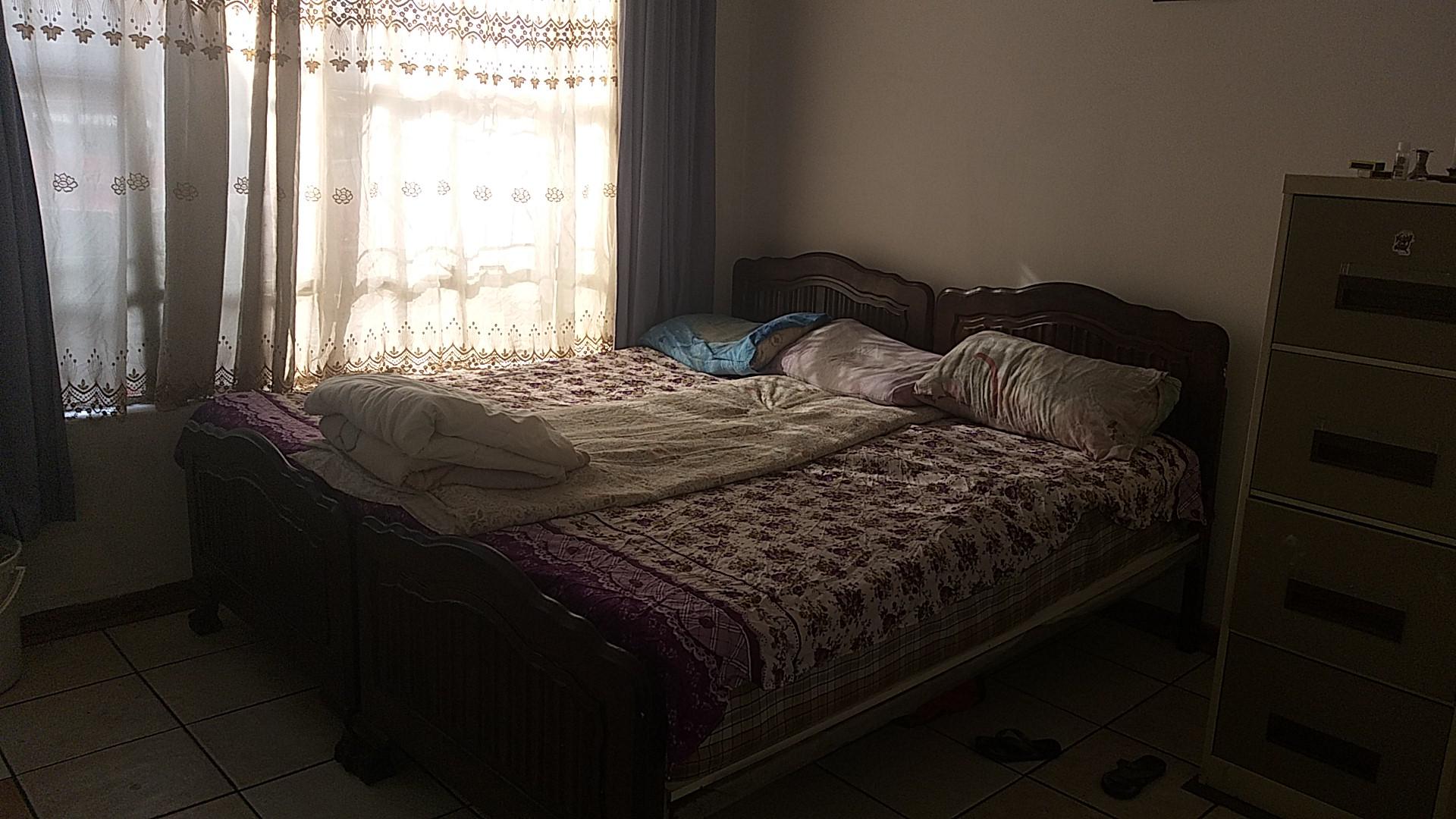 Main Bedroom - 20 square meters of property in Buccleuch