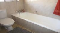 Bathroom 1 - 6 square meters of property in Greenhills