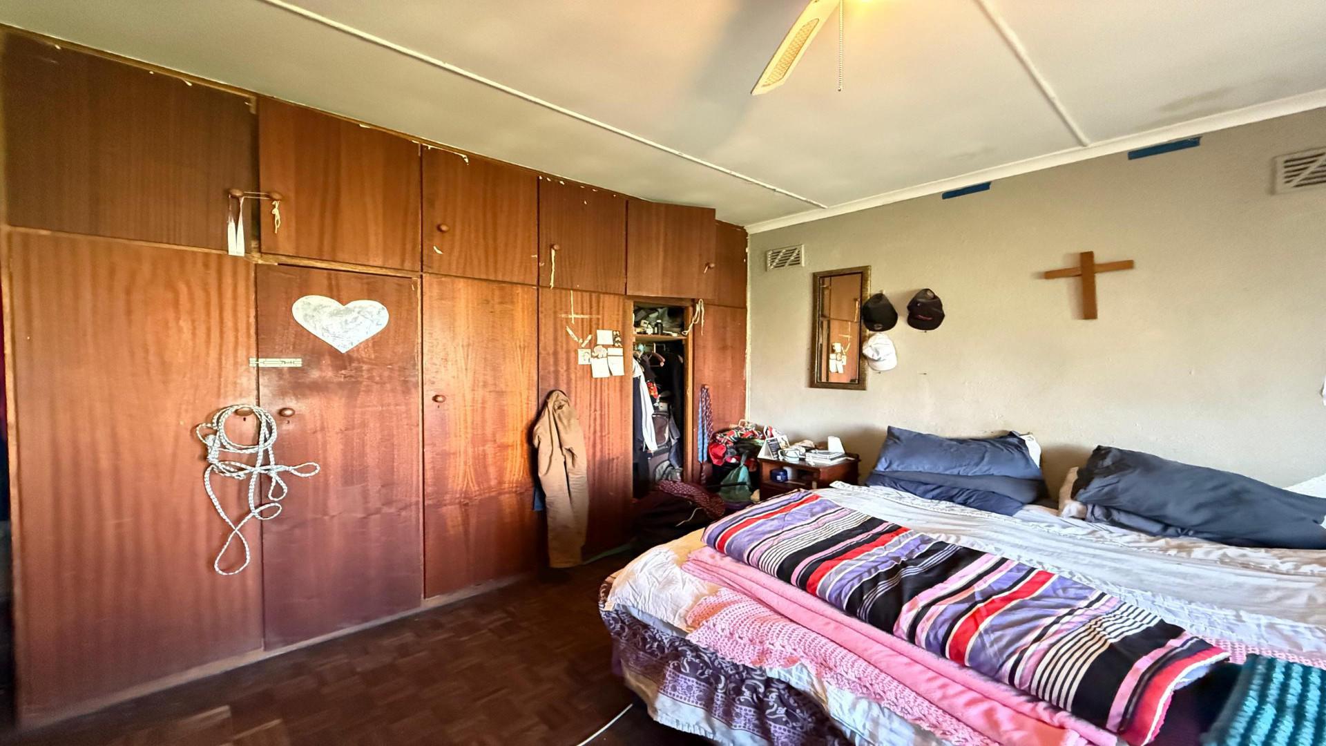 Bed Room 2 of property in Shirley Park