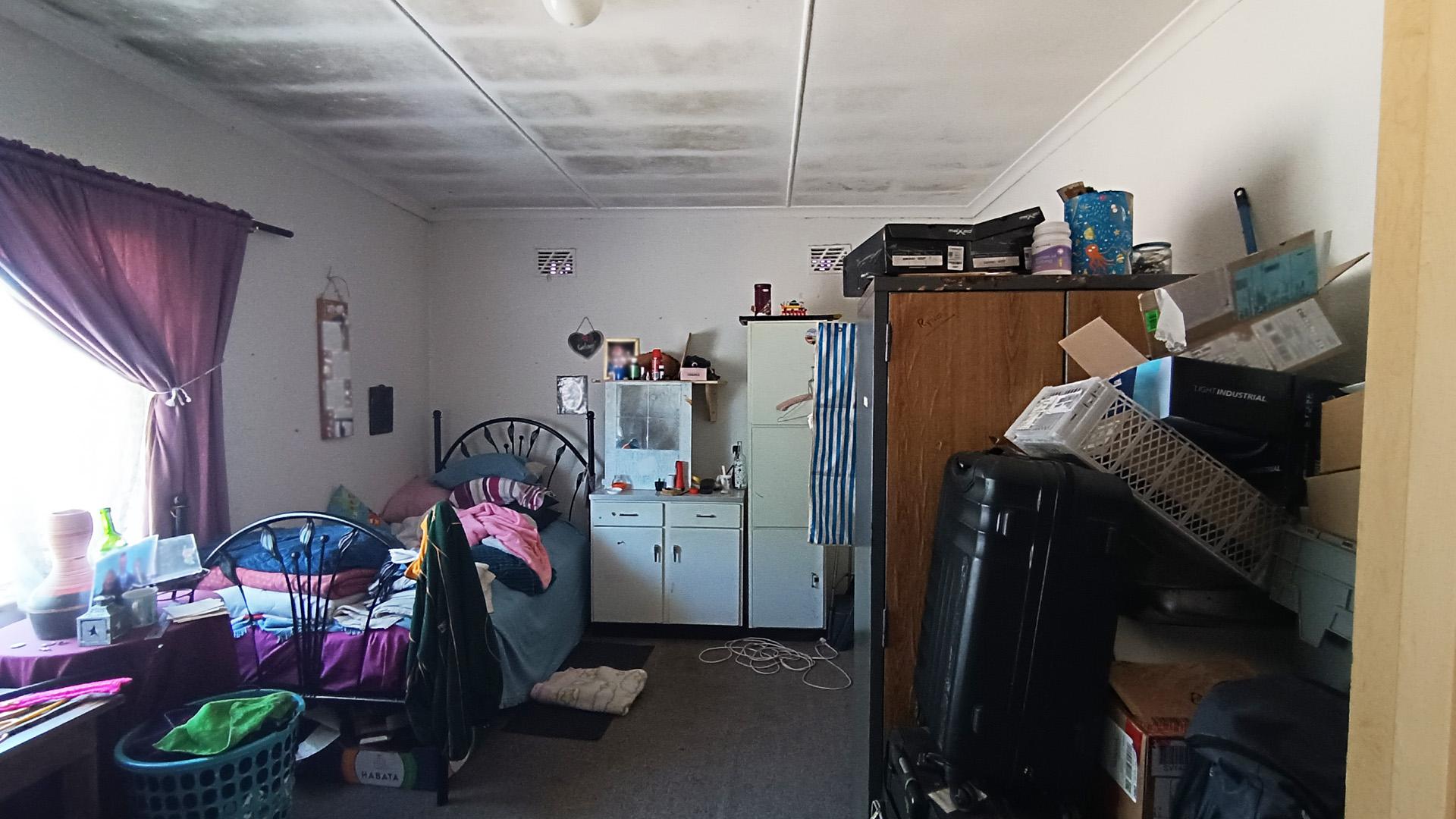 Bed Room 1 - 21 square meters of property in Shirley Park