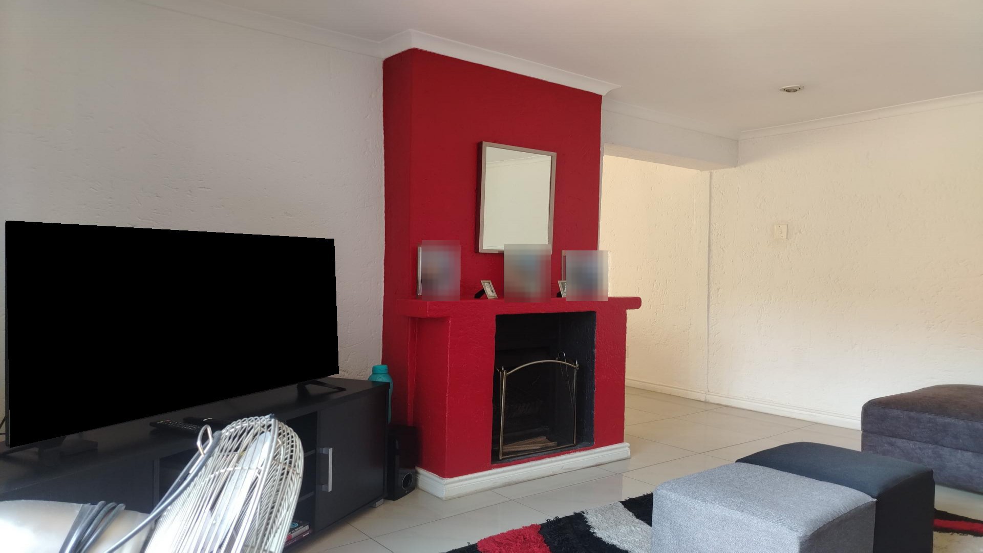 Lounges - 19 square meters of property in Parkmore