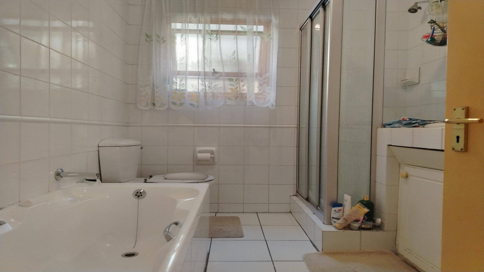Bathroom 2 of property in Parkmore
