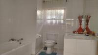 Bathroom 1 - 6 square meters of property in Parkmore