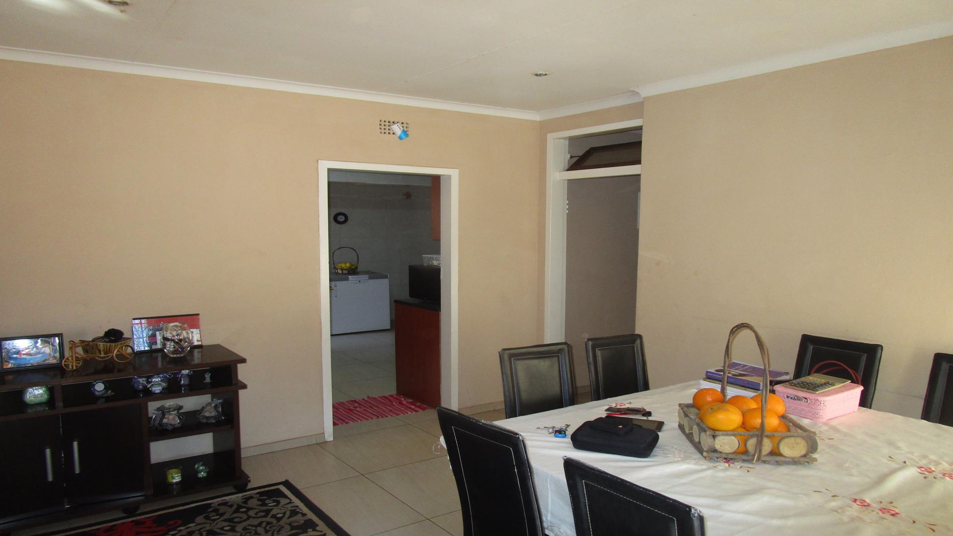 Dining Room - 12 square meters of property in Lenasia South