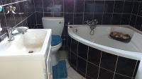 Bathroom 1 - 11 square meters of property in Ohenimuri