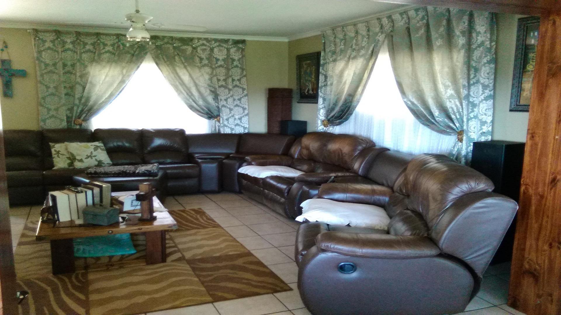 Lounges of property in Vaal Oewer