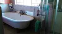 Main Bathroom of property in Vaal Oewer