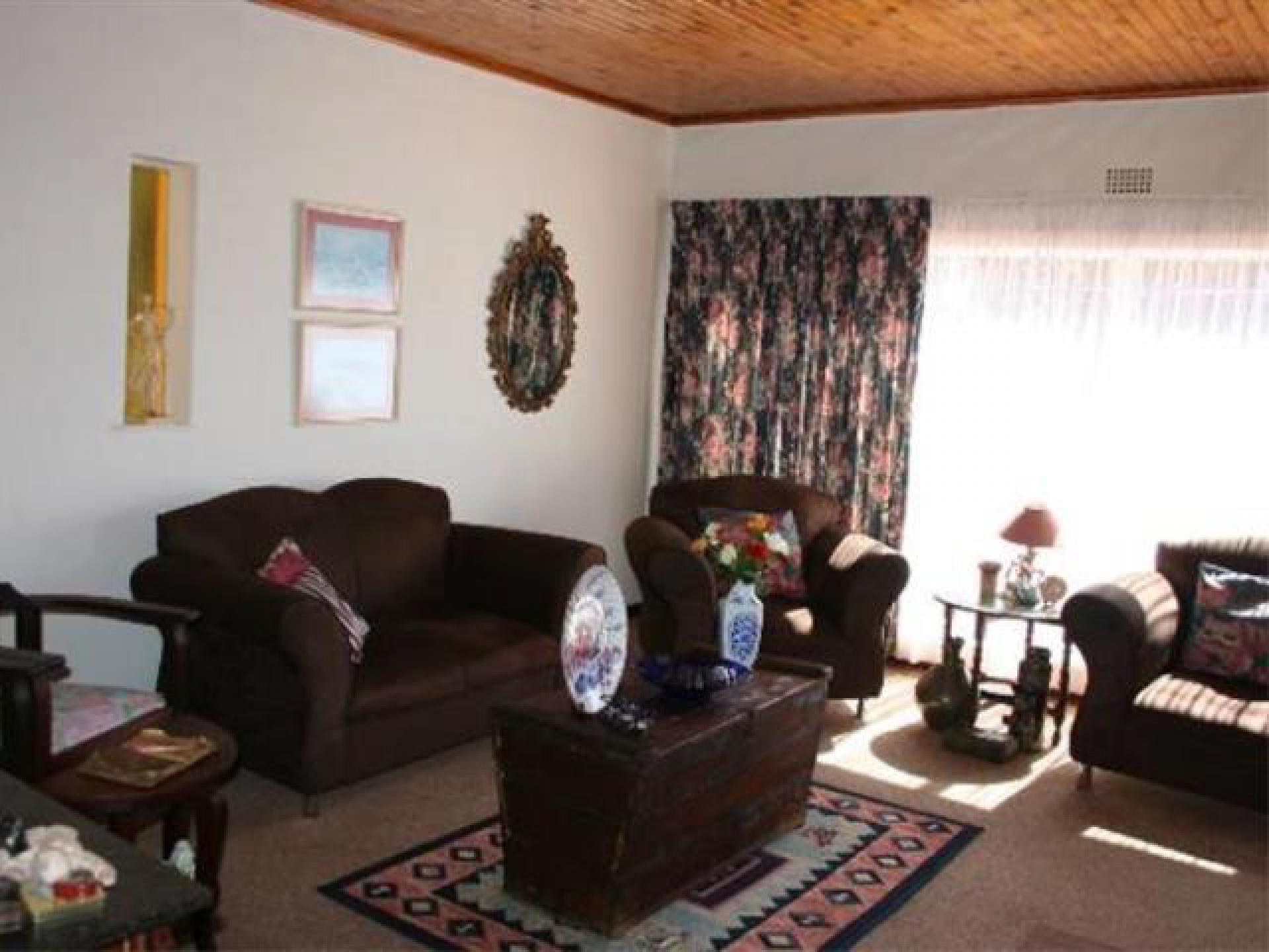 Lounges of property in Kanonkop