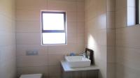 Bathroom 3+ - 6 square meters of property in The Hills