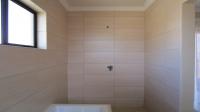 Bathroom 3+ - 6 square meters of property in The Hills